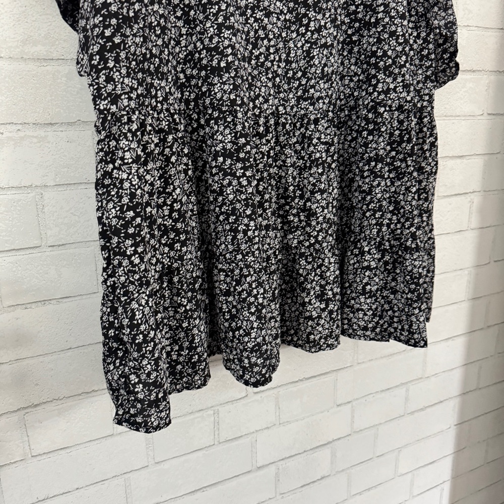 SHEIN Curve Tiered Floral Black Top - Picture 5 of 8